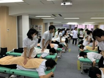 『近い未来、院長として活躍したい』あなたのキャリアアップを応援!【30院展開中の整骨院グループ!充実した研修・整形との連携・1人1台iPad配布・安心の待遇☆】