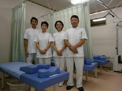 専門学校で講師をしていた院長から、【セラピストでも】医学的な知識・技術を仕事しながらマンツーマンで学べる♪