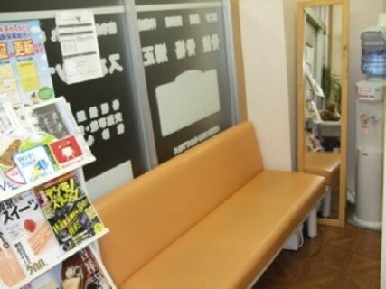 構造医学・矯正・運動療法・鍼を用い治療を行います。治療院の他にも興味があれば介護分野・リラクゼーション分野も経験可能。
