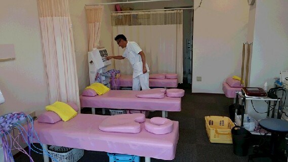 急募!!今春オープンしました。◆月給28万円~(新卒者は25万円~)◆JR原当麻駅直近。経験者優遇。チームワークを大切にしています。