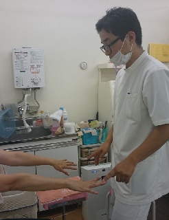 外傷治療に非常に効果の高い『立体動態波』『ハイボルテージ』等を活用しています。実務未経験の方も大丈夫です。各研修もあり、ステップアップが望めます。