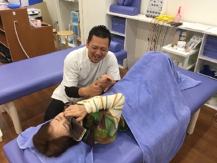 \管理柔道整復師を募集します/月給30万円~+別途手当あり!QEDグループであなたの経験・力を発揮しませんか?