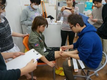オレンジグループでは、明るく楽しく、親身になって治療する! という事をモットーに施術を行っています