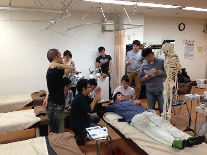 『明るく、楽しく、元気良く!!』をモットーに、スタッフ同士が仲良い接骨院