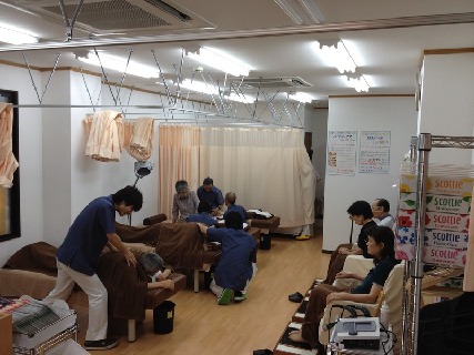 『明るく、楽しく、元気良く!!』をモットーに、スタッフ同士が仲良い接骨院