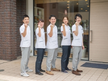 初任給MAX27万、週休2日、と一般業界レベルの福利厚生を保障され、圧倒的な成長もできる!