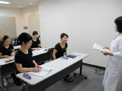 【未経験者が8割!】◇社保完備・月8日休み・ノルマなし◇社内スクールの充実研修で手に職つけられる◎研修中も給与発生で働きながら学べます☆