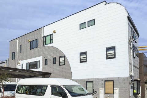 笑顔づくりは街づくり♪生活機能改善リハビリが中心のデイサービスで機能訓練指導員の募集!ご利用者様もスタッフも笑顔いっぱいの職場です