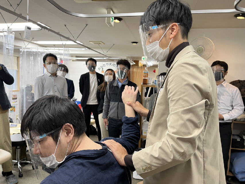アットホームな環境ですが、スタッフみんなの向上心が高いので、一緒に切磋琢磨したい方には合った職場です♪