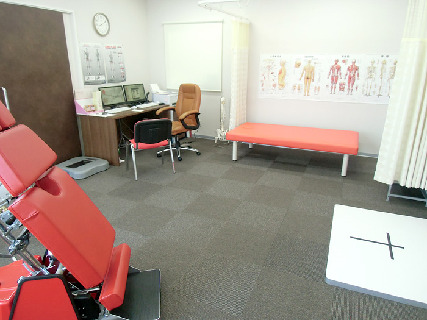 【社保完備/地元採用】全国130院展開する鍼灸接骨院!80以上の技術研修、賞与年3回(実績~200万円)、年間休日100日