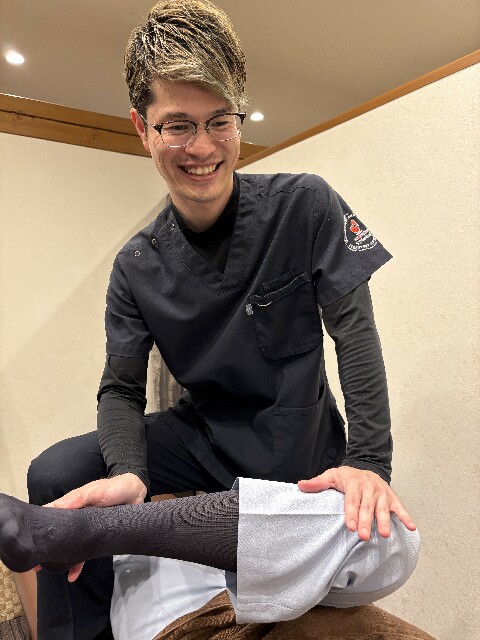 月給23万～/賞与有り/週休2日/社保完備 と充実した福利厚生有り★地域密着の接骨院鍼灸院グループで整体師/セラピストを増員募集中！